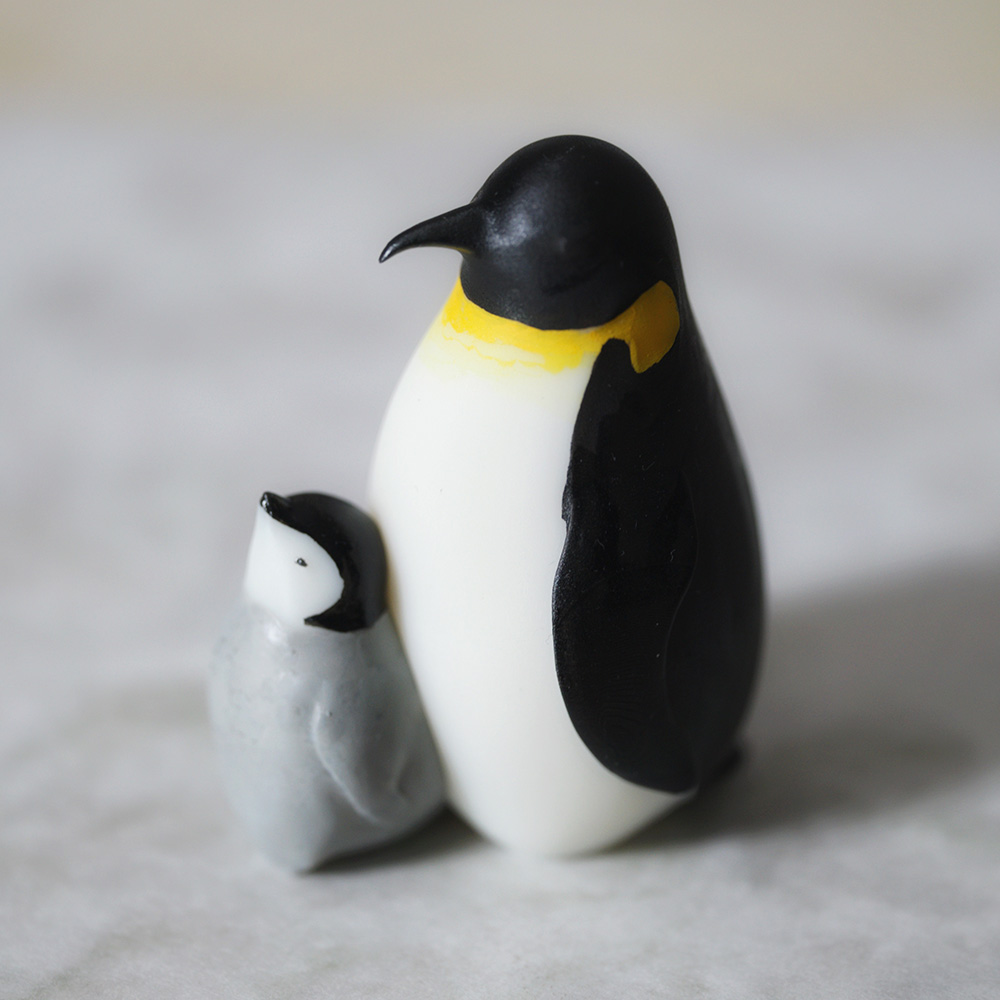 親ペンギンもいます。