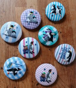 くるみブローチ