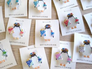 映画イワトビブローチ