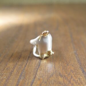 ファーストペンギンのイヤーカフ