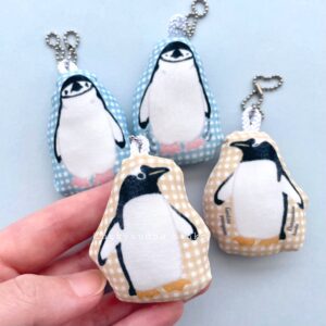 消しゴムはんこの印影をデザインに使用したクッションキーホルダーです。