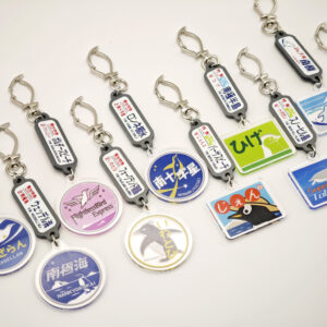 企鵝電鐵の特急・寝台列車をイメージしたぷらぷらヘッドマークキーホルダー