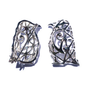 銀のペンギンブローチ