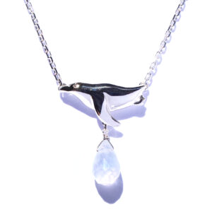 ムーン・銀のダイビングペンギンネックレス(横向き・１羽)