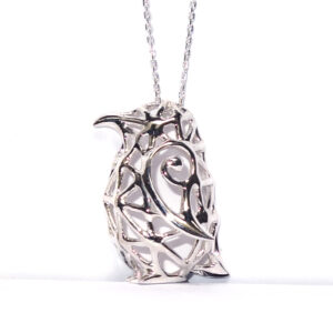 銀のペンギンペンダント